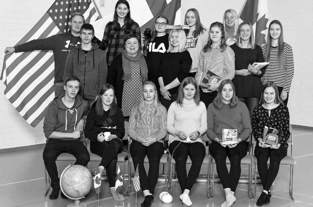 Kuva: Studio Saraste OPISKELIJAT Eskola Lotta Kaarlela Mirja Kokkonen Janika Kosunen Henriina Lahti Eliisa Lehtola Debby Leppänen Saara Loukusa Hannah Mehtätalo Meri Lumijoki Nivala Kempele