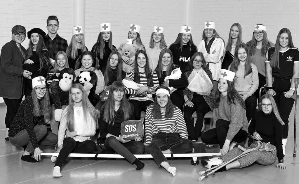 Kuva: Studio Saraste OPISKELIJAT Aho Heidi Aho Marika Haaponiemi Iida Hietamäki Matleena Humalajoki Anna-Sofia Kaasinen Linnea Kangastie Olivia Katainen Salla Kimpimäki Venla Kittilä Viivi Klasila