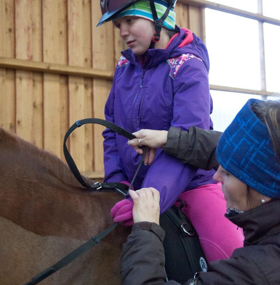 15 Ohjia käyttäessä ns. tavalliset kangasohjat jossa on nyppylät, ovat ns. apuväline, koska nyppylät voi laskea ja sitä kautta varmistaa ohjien olevat saman mittaiset.