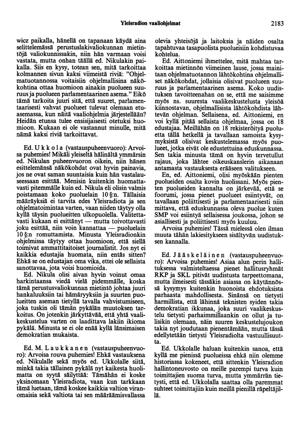 Yleisradion vaaliohjelmat 2183 wicz paikalla, hänellä on tapanaan käydä aina selittelemässä perustuslakivaliokunnan mietintöjä valiokunnissakin, niin hän varmaan voisi vastata, mutta onhan täällä ed.
