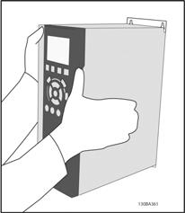 Jos käytössä on IP 21 -kotelointisarja (130B1122 tai 130B1123), taajuusmuuttajien