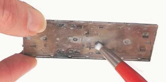 Kuumenna osia, Solder Paint alkaa kiehua ja kuplia osien välissä.