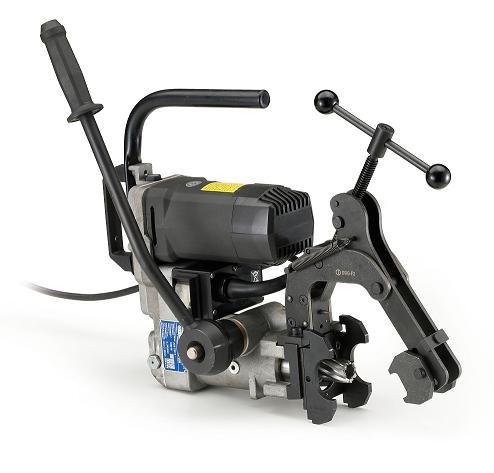 kuormaa 230 rpm Honda nelitahtikone: Kuutiotilavuus 35,8 cm 3 Teho 1,0 kw @ 7000 rpm Käynnistys vetonarulla Automaattinen keskipakokytkin SÄHKÖ- KISKOPORAKONEET LD-2E Porauskapasiteetti Ø 7-34 mm