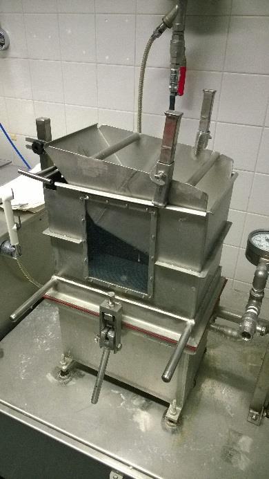 The sheets were dried in Lorentzen & Wettre rapid dryer and weighed after drying. Dry matter contents of bulky samples were determined immediately after the drainage.