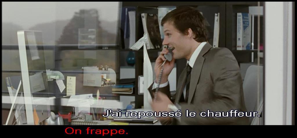 La réplique en jaune est dite par un locuteur hors-champ. Dans Telle mère, telle fille, la couleur jaune est utilisée d une manière systématique chaque fois qu un personnage parle en hors-champ.