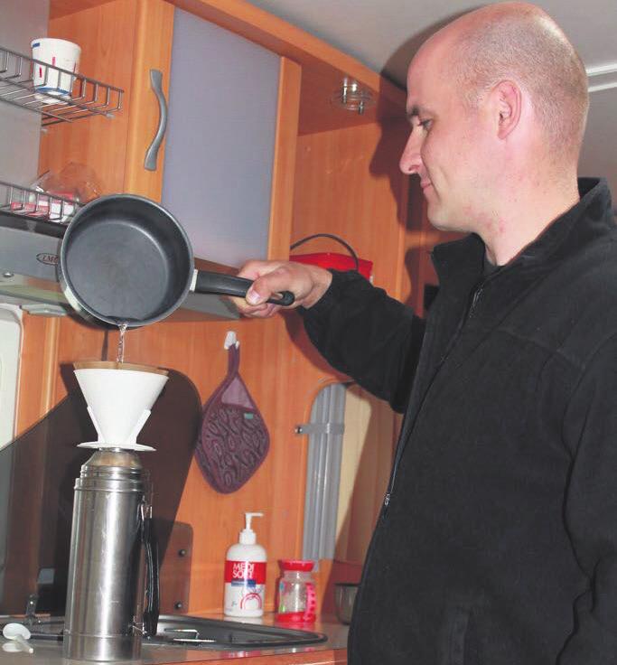 Alkuun hän teki töitä yksin, mutta pikkuhiljaa työvoimaa on palkattu lisää. Tällä hetkellä yritys työllistää 7 henkilöä, joista yksi työskentelee oppisopimuksella.
