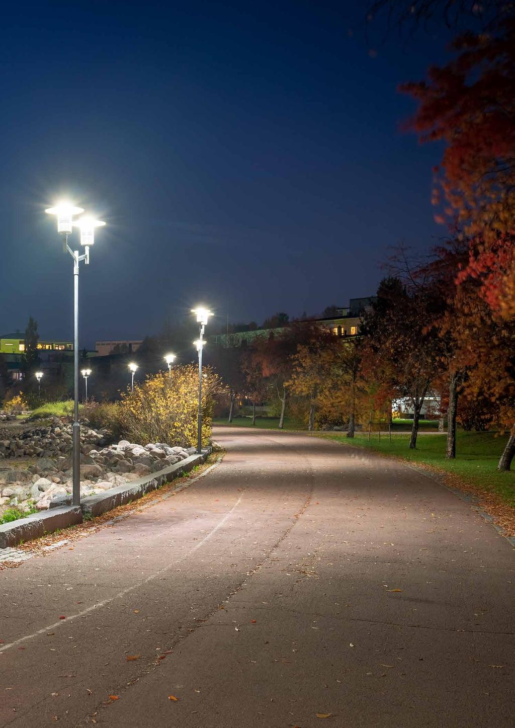 RÄÄTÄLÖINTI Suurempiin kohteisiin valaisin voidaan räätälöidä myös kaksipäiseksi, jolloin se valaisee laajemman alueen ja luo näyttävämmän visuaalisen efektin.