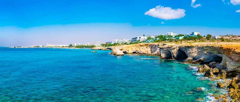 Kypros ja lomakylämme Välimeren lämpö ja vieraanvaraisuus ovat tämän Aphroditen rakkauden saaren kulmakiviä.