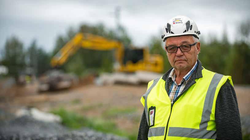 aradalle 1 2 Työn etenemisen mukaan ratatyömaalla on ollut Sundströmin neljästä ratavarusteisesta koneesta tarvittava määrä.