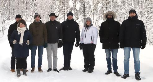 Pieni määrä sähköä saatiin 24 voltin akuista. Energiatyöryhmä pääsi näin itse testaamaan energiakäyttäytymistään askeettisissa olosuhteissa.
