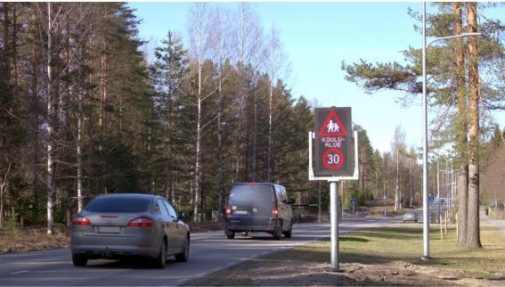 Vaihtuvat varoitus- ja nopeusrajoitusmerkit koulun läheisyydessä Toteutettiin Tikkakoskella Luonetjärven koulun ympäristössä.