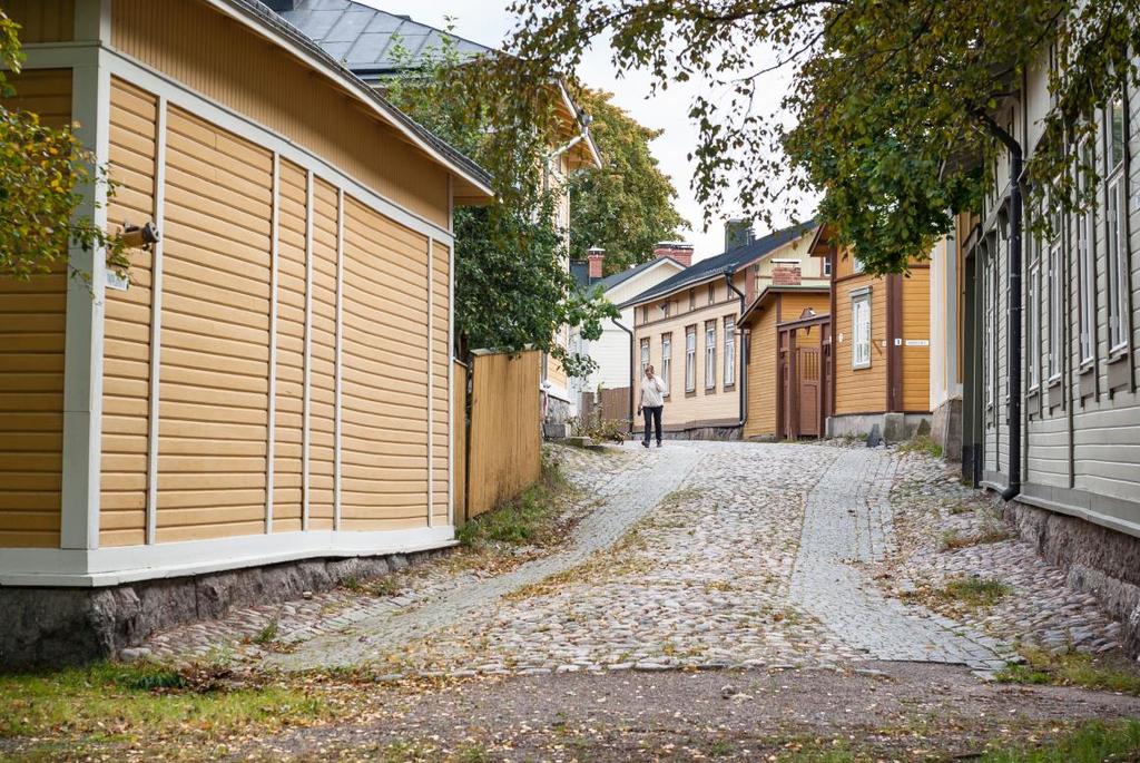 SATAKUNNAN TALOUSKEHITYS HEINÄ JOULUKUU 2018: KEHITYS SATAKUNTA VS. KOKO MAA KESKIMÄÄRIN Liikevaihdon toimialoittainen kehitys Satakunnassa KEHITYS SATAKUNTA VS.