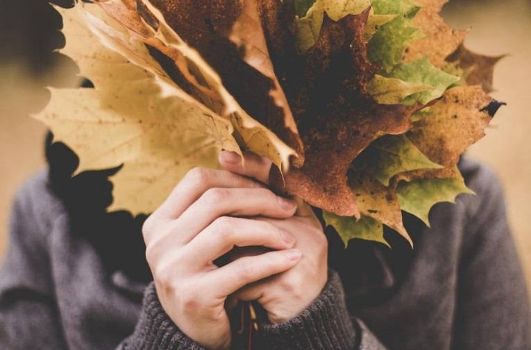 PUHEEKSI OTTAMINEN Mitä luottavaisempi ja avoimempi suhde vanhemmalla on nuoren kanssa, sitä helpompi on ottaa puheeksi arkoja ja vaikeita asioita.