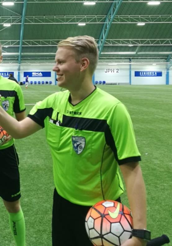 Jalkapallon parissa aloitin noin 12-vuotiaana FC Kiistossa. Nykyään olen jatkanut pelailua epäsäännöllisesti sekä keskittynyt enemmän valmentamiseen ja tuomarointiin.