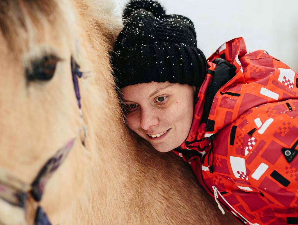 Julkiset sosiaalipalvelut VUOSIKERTOMUS 2018 Nina Hyvönen Ninalle on täällä paikka elämässä ja juuri oikeanlaista huolenpitoa.