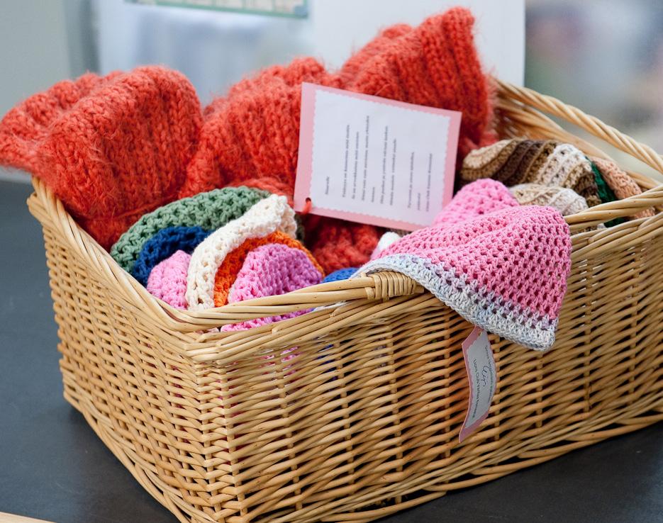 Minkälaisia oireita rintasyövän hormonaalinen hoito voi aiheuttaa Kaikki rintasyövän liitännäishoitona käytettävät hormonaaliset hoidot voivat aiheuttaa vaihdevuosioireita (hikoilu, kuumat aallot,