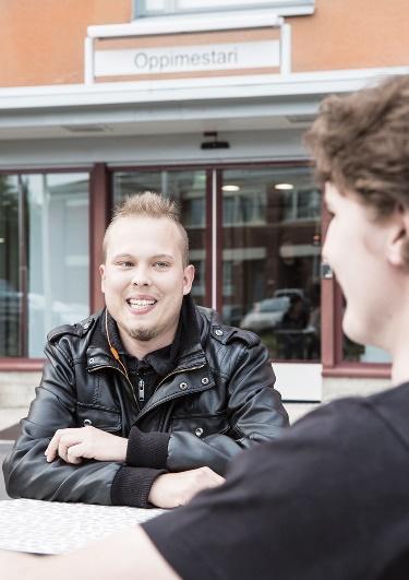 7.2 Mahdollisuus vaikuttaa Asuntolakummi Asuntolakummit ovat toisen ja kolmannen vuoden opiskelijoita, jotka auttavat sinua arjessa ja tutustumisessa asuntolan toimintaan.
