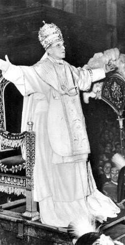 Katolinen kirkko ennen Vatikaanin II konsiilia - Pius-paavien kirkko kuin linnake vuorella : Vatikaanin I konsiili (1869-70) Pius IX:n Syllabus Errorum (1864) tuomitsi modernismin Pius X:n