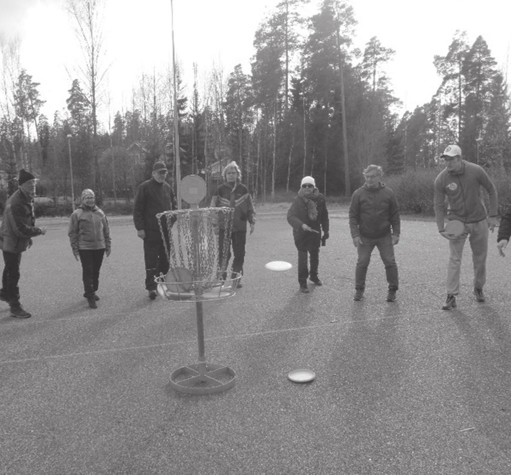 Frisbeegolf Turun Ladun frisbeegolfkausi käynnistyy huhtikuun 13. päivä Varissuon Pelttarin kentällä aloittelijoille ja perheille suunnatulla tapahtumalla.