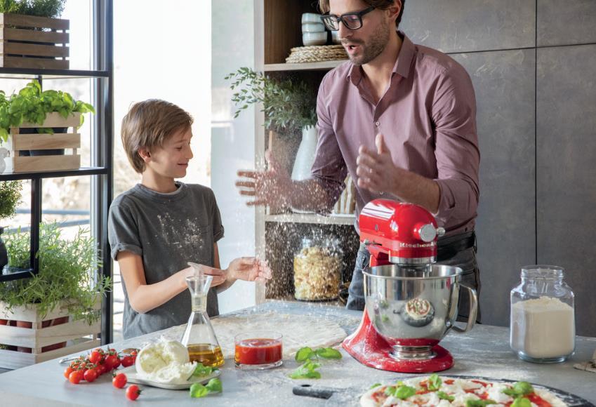 käsintehdyn paahtoleivän, bageleitten tai muffinssien perään, löytyy KitchenAidilta tuotteet ja ominaisuudet kaikkiin tarpeisiin. Tuntuuko sinusta, että jotain puuttuu vielä?