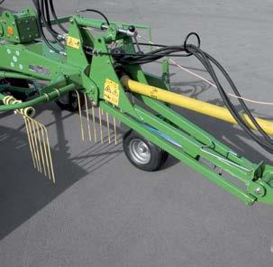 SWADRO 710/26 T Monipuolinen sivukarhotin Yhdelle ja kahdelle karholle Karhonmuodostus oikealle Säädettävä työleveys Nivelöity roottorinripustus Hydraulinen karhonohjaimen säätö