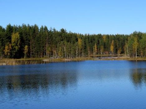 Itäosien yleiskaavan muutos 11 Lammassaaren pohjoispään kapea salmi luotoineen tulisi jättää kapeana vesialueen ja maisemallisesti merkittävänä nykytilaansa.