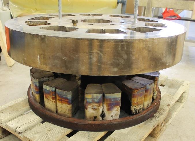 4 Magneettien prosessointi jauheeksi Roottoreista irrotetut magneetit toimitettiin Neorem Magnets Oy:lle, joka poistatti romumagneettien