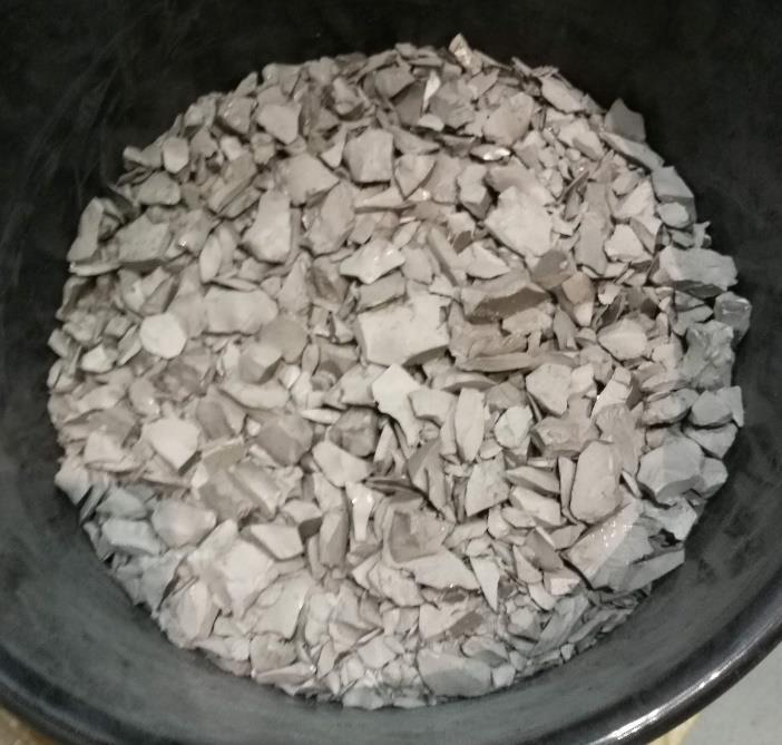 Puhdistetuista magneeteista otettiin näytteet, joista analysoitiin materiaalin magneettiset ominaisuudet ja kemiallinen koostumus.
