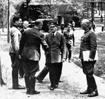 VELVOLLISUUS TOIMIA OIKEIN Operaatio Valkyyria Eversti von Stauffenbergin suunnitelma Hitlerin kosto Räjähdeinsinöörin näkökulma Tekninen oikea ja moraalinen oikea Heinäkuun 20.