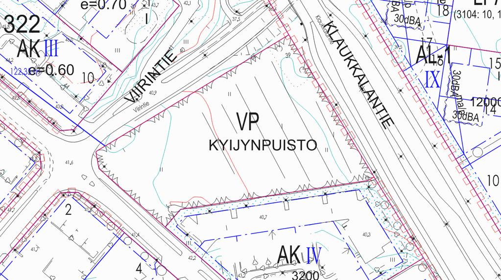 7/17 Kuva 4. Pinnanmuodot suunnittelualueet ovat erittäin loivia. Maasto viettää itään. Alueen vanhat pelto-ojat ohjaavat vettä kaakon suuntaan.