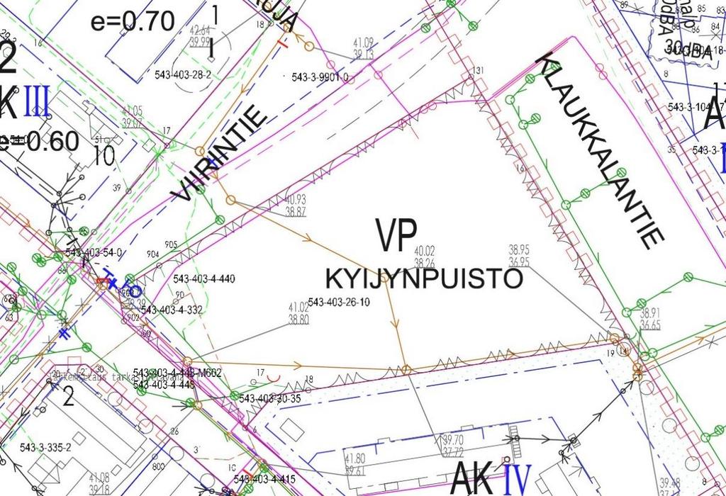 8/17 Kuva 5. Ote kunnan johtokartasta. Sinisillä viivoilla vesijohdot, tummanvihreällä hulevesiviemärit ja ruskealla jätevesiviemärit.
