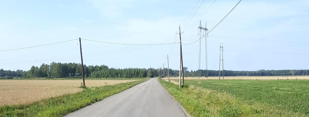 Suunnittelualueella sijaitsee Fingrid Oyj:n 400 kv voimajohto Yllikkälä-Koria sekä 110 kv voimajohto Koria-Kymi. Voimajohdot sijaitsevat suunnittelualueen pohjoisosassa.