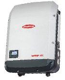 Fronius 0000 - kolmivaihe Aurinkosähköjärjestelmän toiminta Kiinteistöön asenne avan aurinkovoimalan pääkomponen t ovat aurinkopaneeli ja inver eri.