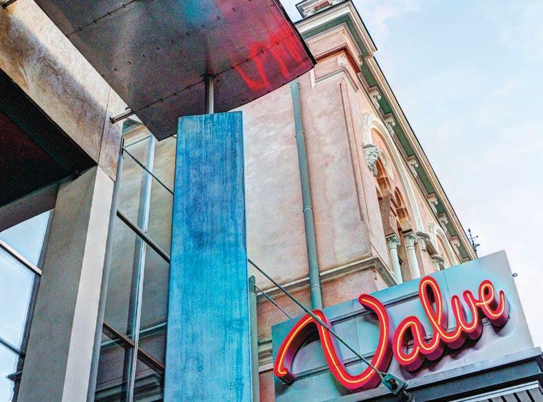 Voit hankkia liput kulttuuritalo Valveen tapahtumiin Valveen lippumyymälän lisäksi osoitteesta. Ticketmasterin verkkokaupassa lipun hintaan lisätään toimitusmaksu.