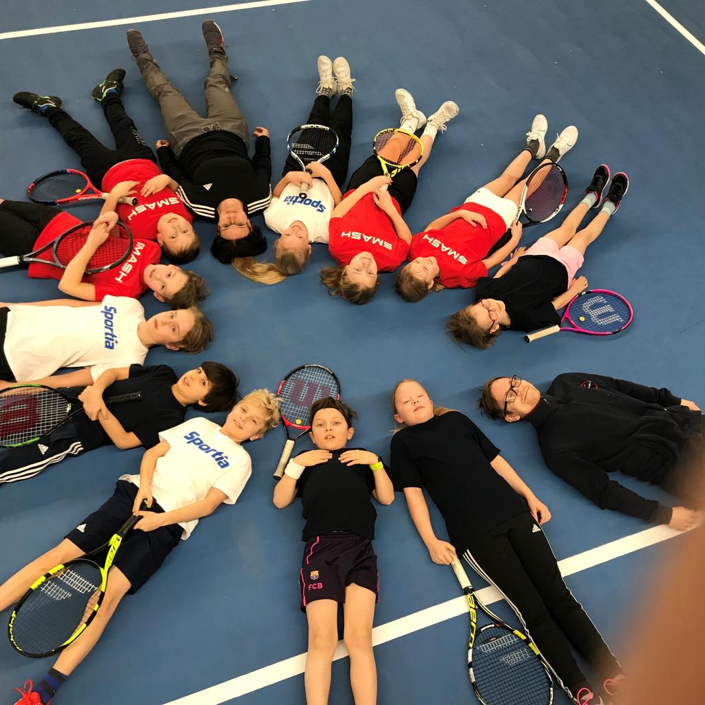 VALMENNUSKOKONAISUUS - MITEN EROAMME PERINTEISESTÄ JAOTTELUSTA PERINTEINEN JAOTTELU: SMASH ESPOO KILPATENNIS (MAHDOLLISESTI TIIIMEJÄ) 0 U1 U1 2