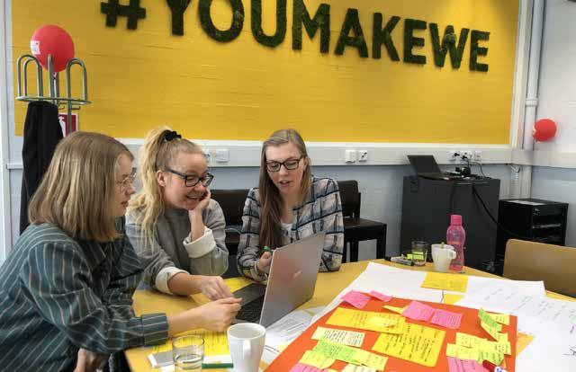 NUORISO- JA JÄRJESTÖTOIMINTA Digivapari-hackathonissa verkkovapaaehtoisuutta kehittämässä Anna (vas.), Jutta ja Sini-Tuuli ideoimassa uusia digiavusteisia vapaaehtoistehtäviä.