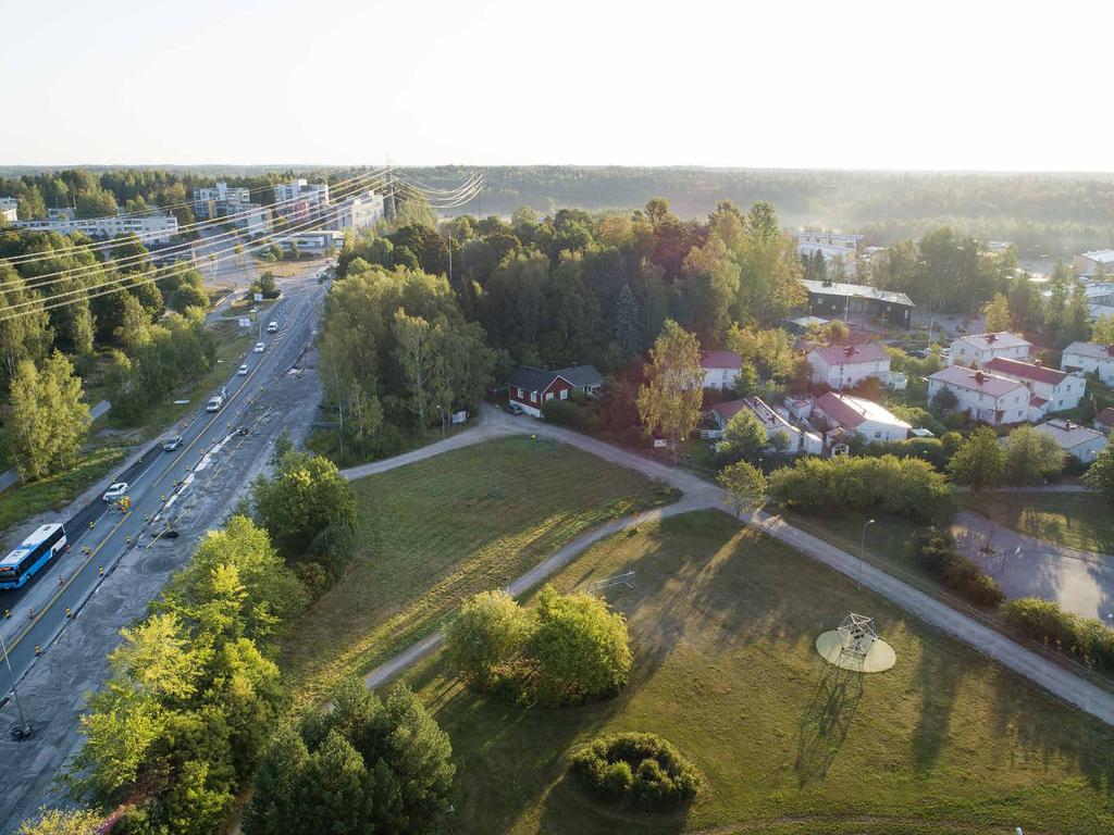 VIIHTYISÄÄ KAUPUNKIASUMISTA VIIHTYISÄÄ KAUPUNKIASUMISTA Luonnon helmassa Ympäröiviin metsiin kätkeytyy vaihtelevia lenkkipolkuja ja talvisin latuja, joten ulkoilumaastot löytyvät läheltä kotiovea.