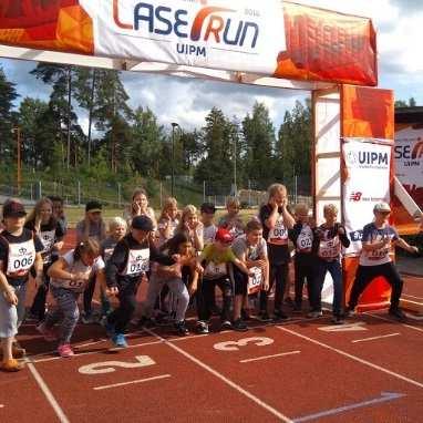 erillisinä sarjoina naisille ja miehille. Suomen nuoret säilistit osallistuivat ensimmäistä kertaa EFC:n U17 Cadet Circuit -joukkuekilpailuihin. 4.2.5.