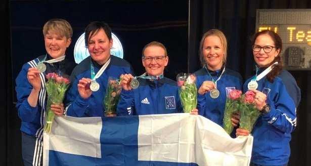 sija oli hänen uransa paras aikuisten sarjassa. 5.3.3. World Cup ja Eurooppa Cup Miekkailun maailmancup Miekkailun MC-pisteille ylsi kauden 2017 2018 aikana 4 kalpanaista ja 4 kalpamiestä.