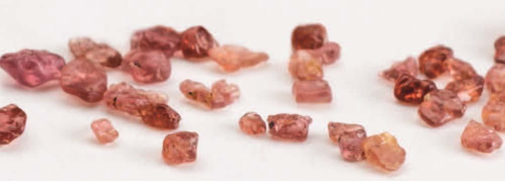 Garnet - puhallushiekka Garnet on uudelleen kierrätettävä mineraalipohjainen puhallusaine, jonka pääainesosa on mineraali nimeltään Granaatti (almandiini).