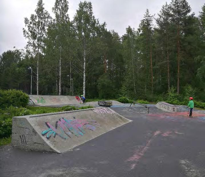 27 Kentät Sisältää lähes sata asukkaiden vapaassa käytössä olevaa puisto-, lähivirkistys- ja