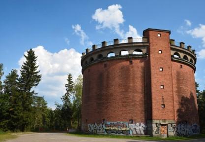 seinälaskeutumusta, jne. Talvella maasto mahdollistaa vaikka irkanmaan hurjimman pulkkamäen.