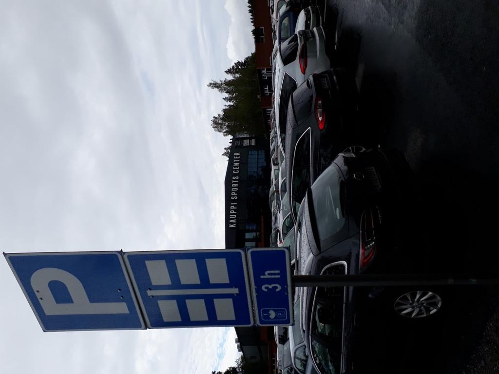 kaukana ja pysäkeiltä