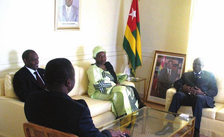 (de dos).... avec Amadou Toumani Touré du Mali.