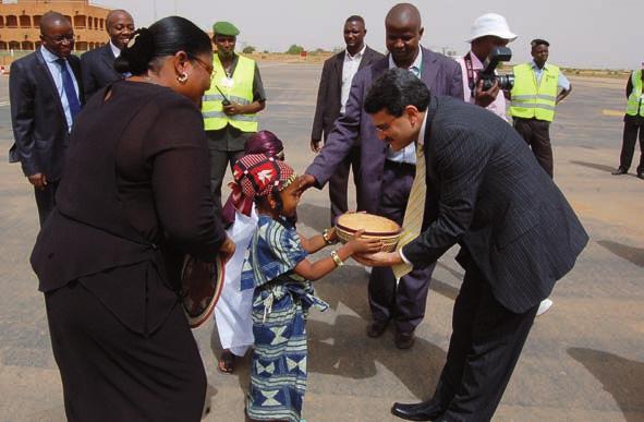 e Takoubakoye Aminata Boureima. M. Manoj Kohli a eu une rencontre avec tout le staff de Zain Niger, avant d animer une conférence de presse à l hôtel Univers.