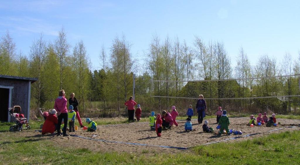 saavuttamiseksi. Tämän toteuttamiseksi kaupunginhallituksen tehtäväalueisiin kuuluu mm. kaupungin maapolitiikka.