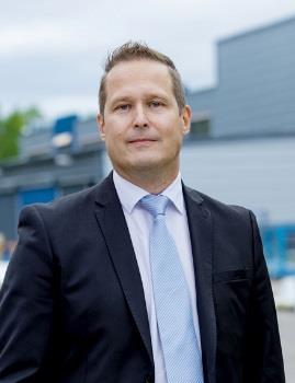 2004 Yhtiön palveluksessa: 2002 Aikaisempi työkokemus: Raute-konserni 2002-2004: teknologiajohtaja, myynti-johtaja; KCI Konecranes International Oyj 1994-2002: