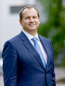CGI Oy:ssä, Vepsäläinen Oy:ssä, Koskisen Oy:ssä ja Danfoss Editron Oy:ssä 1999 2018. s. 1957, kauppatieteiden maisteri, MBA strategiajohtaja 27.3.