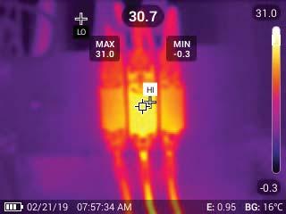Kosketusnäyttö Pocket Thermal Imager Tuotteen yleiskatsaus Kosketusnäyttö on laitteen käyttöliittymä. Kosketusnäytössä on taustavalo hämärissä kohteissa työskentelyä varten.