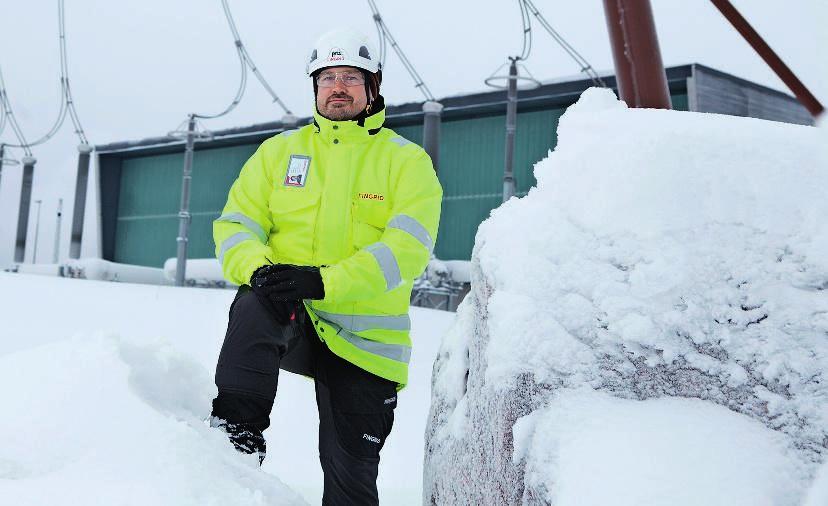 PUHEENAIHE KUVA PAULA LEHTO Turvallisuuskulttuuri luodaan yhdessä T urvallisilla linjoilla -lehti on siirtynyt rohkeasti kohti uutta.